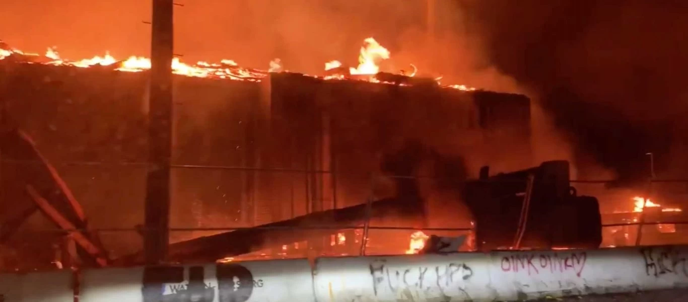 Ν.Τραμπ για την «κόλαση» στη Μινεάπολη: «Αμαυρώνει την μνήμη του Τ.Φλόιντ - Όποιος λεηλατεί θα πυροβολείται»